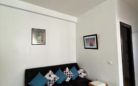 Joli Appartement Propre et Équipé: Jardins d'Ifran